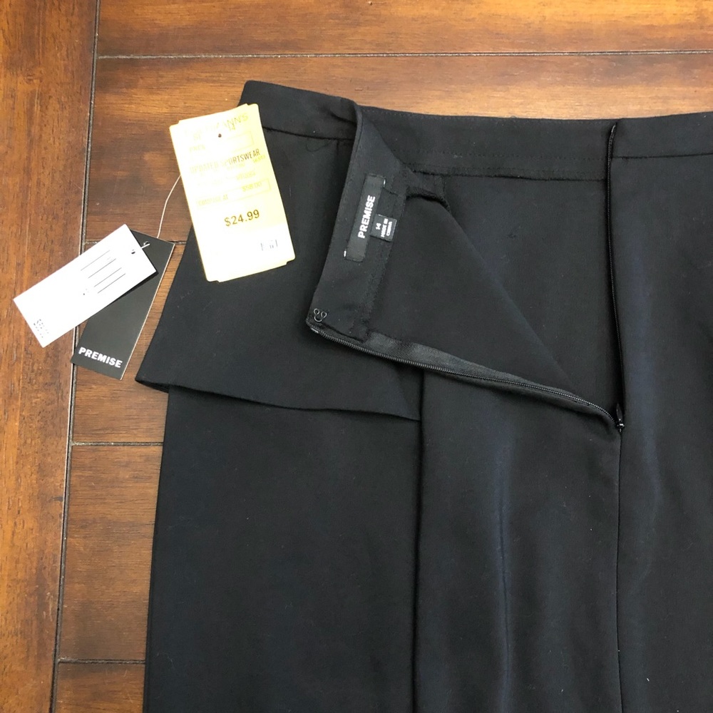 NWT black suiting skirt with ruffle hip detail - Picture 4 of 6